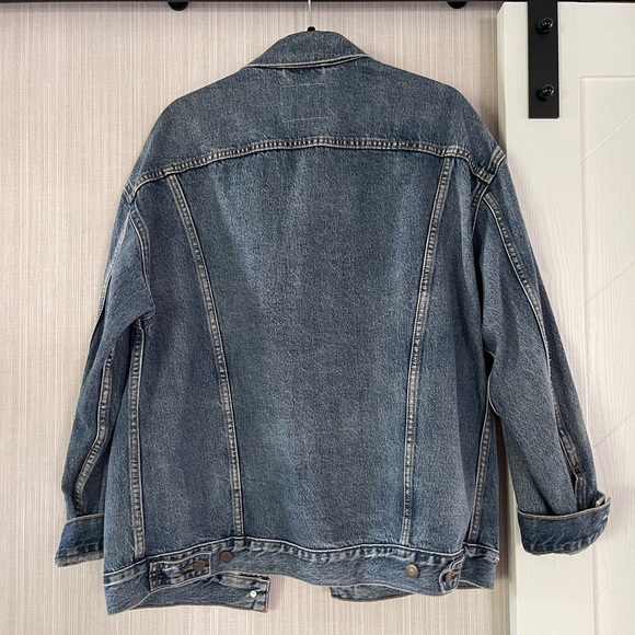 Levi’s Oversized Jean Jacket - Picture 3 of 3